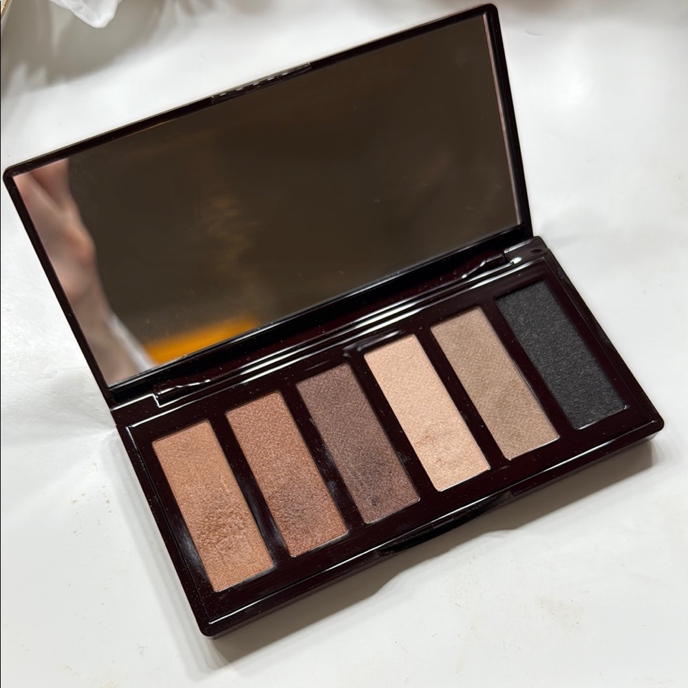 Eyeshadow Palette with Neutral Shades